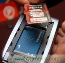 圖2:手機電池上的13.56MHz電子標(biāo)簽