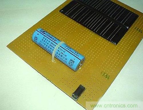 微型太陽能供電板DIY，給手電筒收音機(jī)供電