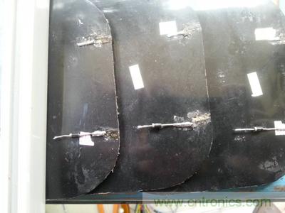 手工打造太陽(yáng)能充電照明系統(tǒng):點(diǎn)亮LED給手機(jī)充電