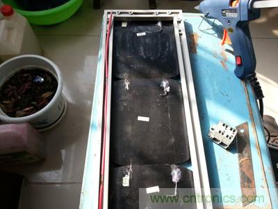 手工打造太陽(yáng)能充電照明系統(tǒng):點(diǎn)亮LED給手機(jī)充電