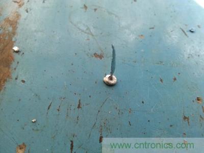 手工打造太陽(yáng)能充電照明系統(tǒng):點(diǎn)亮LED給手機(jī)充電