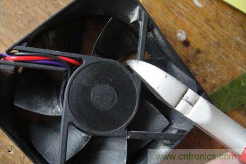 想減少電費(fèi)嗎？DIY一個(gè)迷你風(fēng)力發(fā)電機(jī)吧