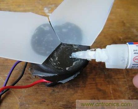 想減少電費(fèi)嗎？DIY一個(gè)迷你風(fēng)力發(fā)電機(jī)吧
