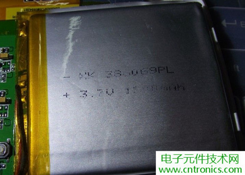 探秘電子紙！一款電紙書的電子墨水屏拆解