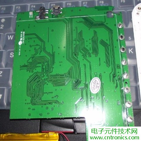 探秘電子紙！一款電紙書的電子墨水屏拆解