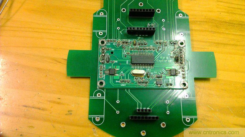牛人力作！PCB版藍(lán)牙智能小車DIY