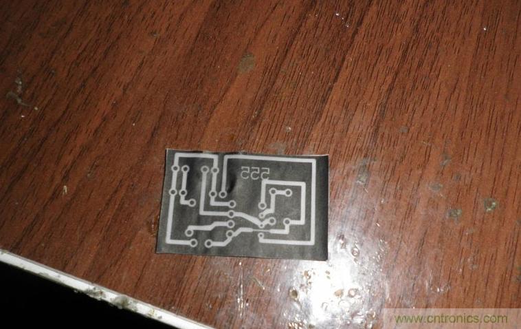 DIY菜鳥福音！感光干膜PCB負(fù)片輸出的一種方法！