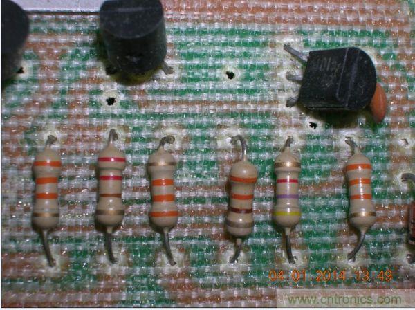 巧奪天工！大神利用山寨功放為高性價(jià)比逆變器"穿新衣"