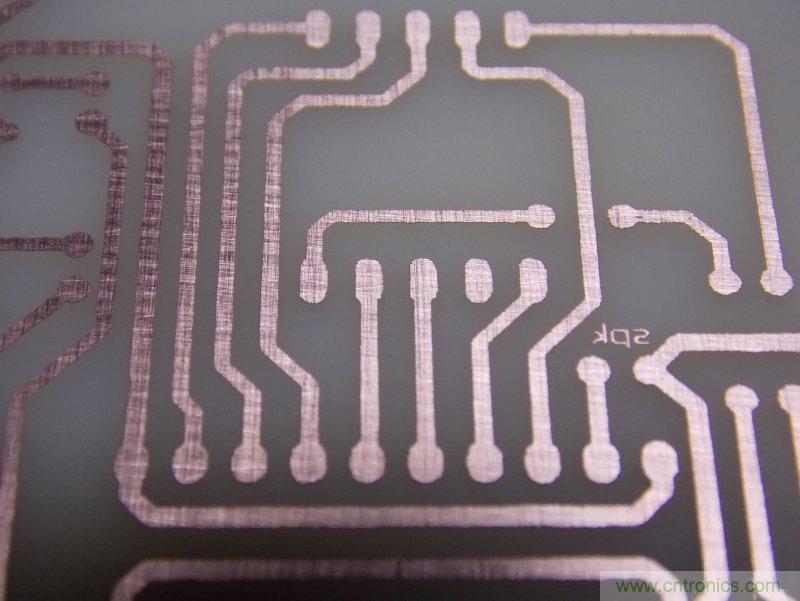 牛人全手工DIY:微電腦智能溫控市電開關(guān)