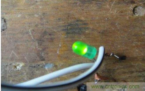 創(chuàng)意DIY！迷你風(fēng)力發(fā)電機(jī)！
