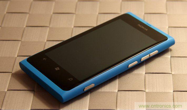 拆解諾基亞Lumia800,做工依舊精細(xì)！