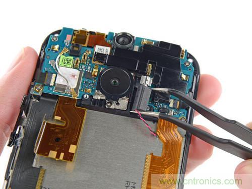 牛人強(qiáng)拆！新HTC One(M8)真機(jī)精密做工難修理