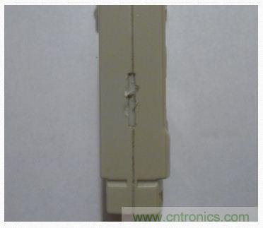 圖2：機(jī)身側(cè)面的狹縫。