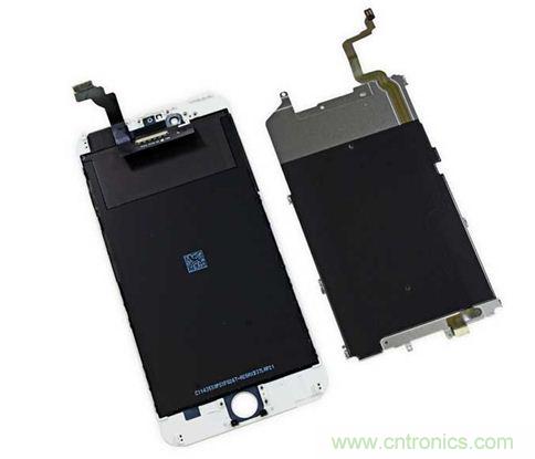 iPhone 6 Plus搭載的高清LED屏幕尺寸為5.5英寸，像素密度為401ppi，并采用了IPS（平面轉(zhuǎn)換）技術(shù)。（來(lái)源：iFixit）
