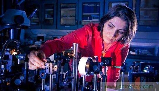 從原理及實現(xiàn)，看“光腦”的性能如何把“電腦”秒成渣！