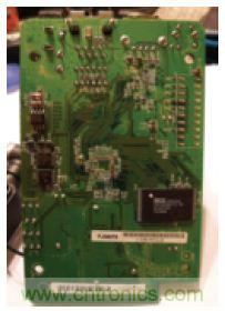 圖3：WPS54G打印服務(wù)器電路板背面。