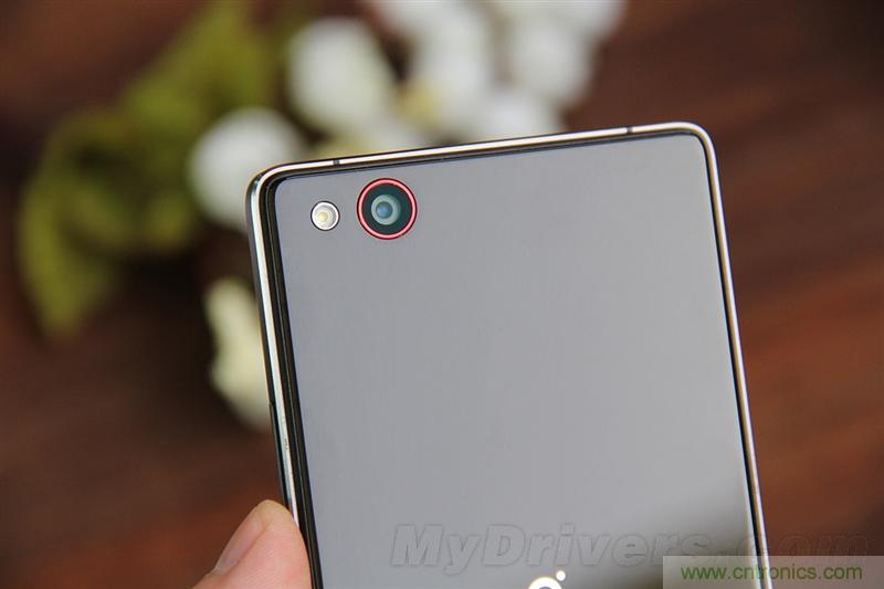 無邊框的 nubia Z9 ，一款既有驚喜，又有驚艷的智能手機