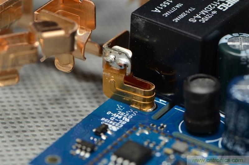 做工怒贊 神秘芯片！小米智能插線板拆解、評(píng)測(cè)