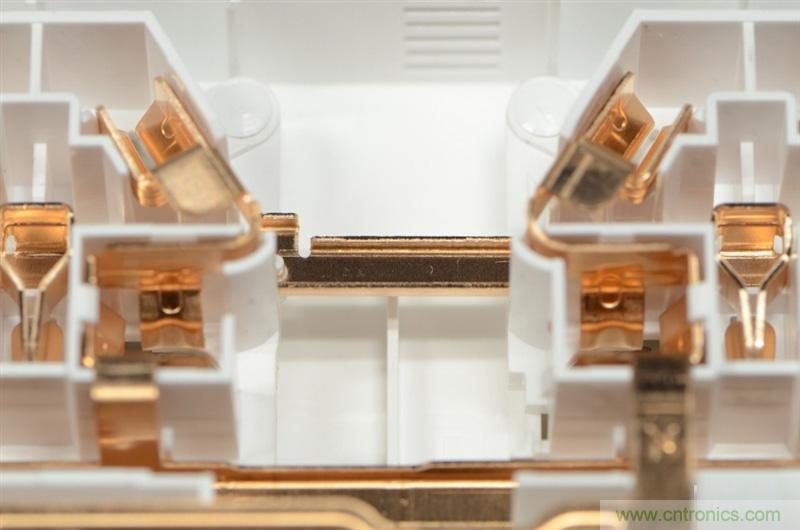 做工怒贊 神秘芯片！小米智能插線板拆解、評(píng)測(cè)