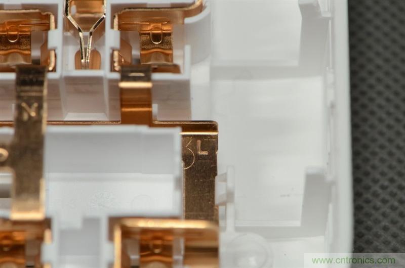 做工怒贊 神秘芯片！小米智能插線板拆解、評(píng)測(cè)