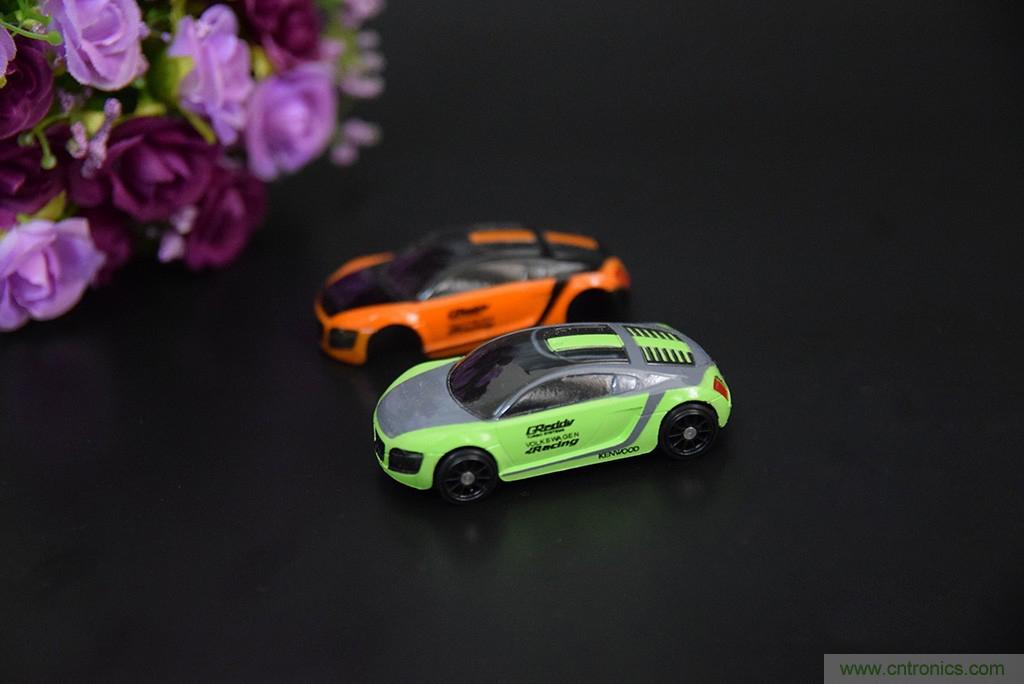 虛擬與現(xiàn)實相結(jié)合的飛車游戲，讓你體驗速度與激情的碰撞！