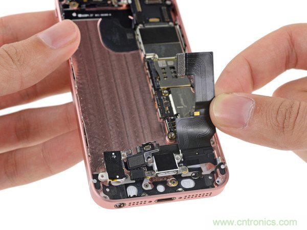 有什么地方?jīng)]有變？iPhone SE真機(jī)拆解
