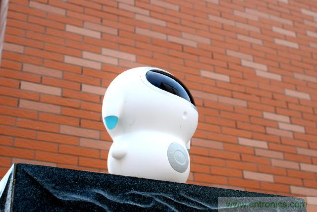 “爸爸再不陪我，我就長大了”——小騰機器人