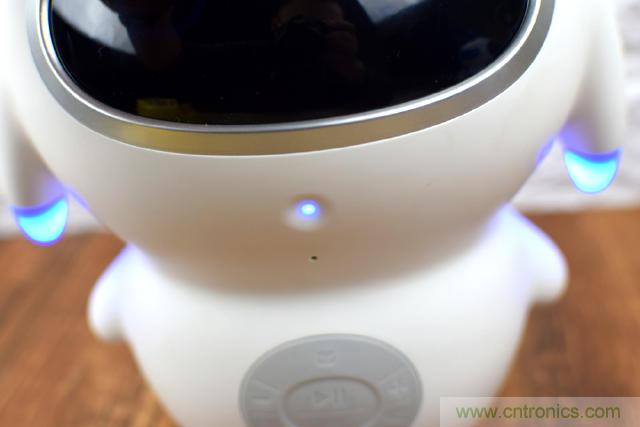 “爸爸再不陪我，我就長大了”——小騰機器人