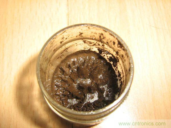 藝術(shù)源于生活，用生活中的物件也能制作磁流體