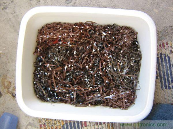 藝術(shù)源于生活，用生活中的物件也能制作磁流體