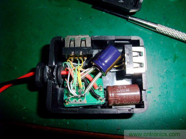 常出差的工程師適合DIY一款這樣的車(chē)用手機(jī)充電器