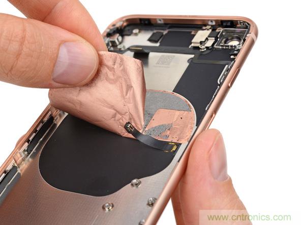 iPhone 8首拆：無線充電版本的iPhone 7？