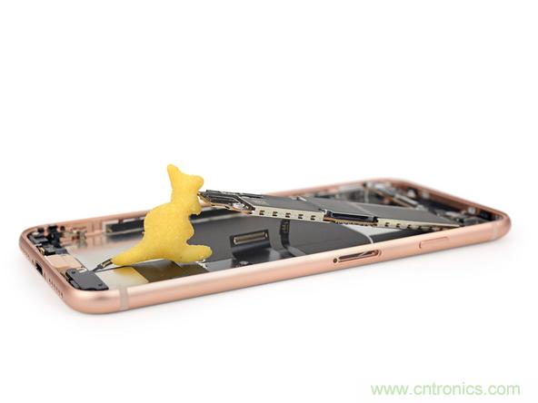 iPhone 8首拆：無線充電版本的iPhone 7？