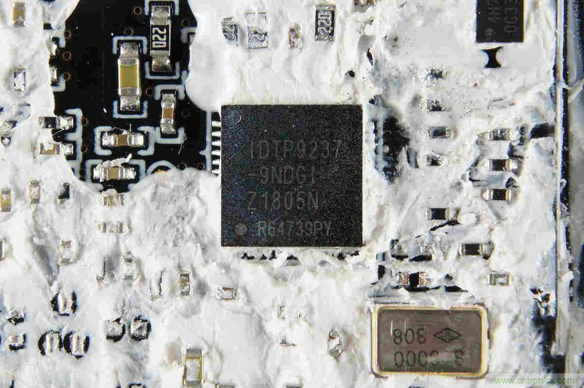 拆解對(duì)比：系出同門(mén)，小米、紫米無(wú)線充電器的差別有多大？