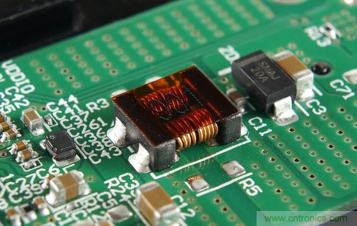 拆解對(duì)比：系出同門(mén)，小米、紫米無(wú)線充電器的差別有多大？