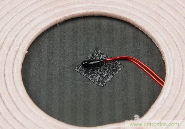 拆解對(duì)比：系出同門(mén)，小米、紫米無(wú)線充電器的差別有多大？