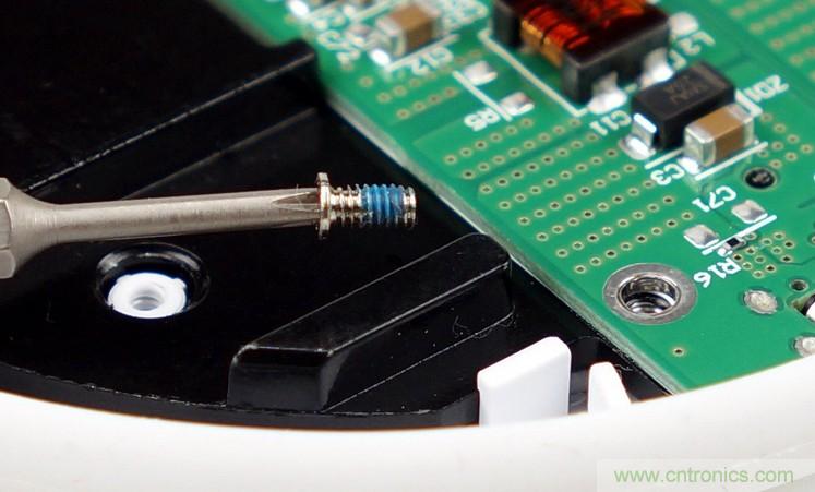 拆解對(duì)比：系出同門(mén)，小米、紫米無(wú)線充電器的差別有多大？