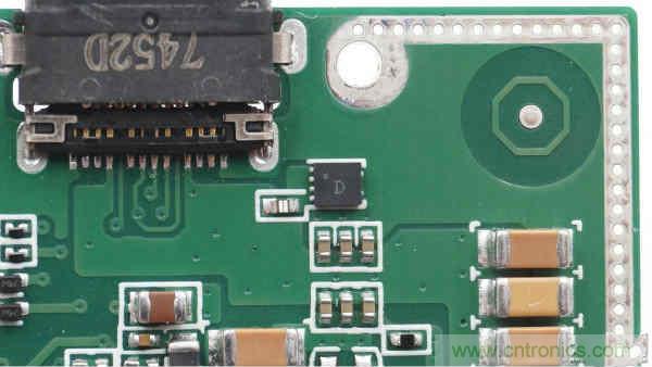 拆解華為保時捷設計快充無線充電器：憑啥能賣699？