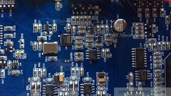 如何“布局”電路上的貼片電容才會降低寄生電感？