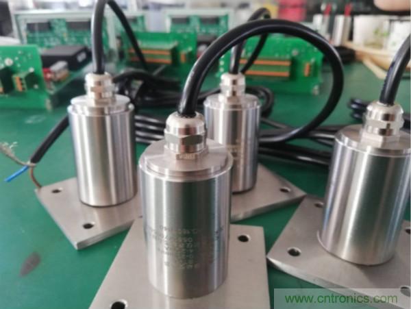 振動(dòng)傳感器的機(jī)電變換原理？主要的分類(lèi)有哪些？
